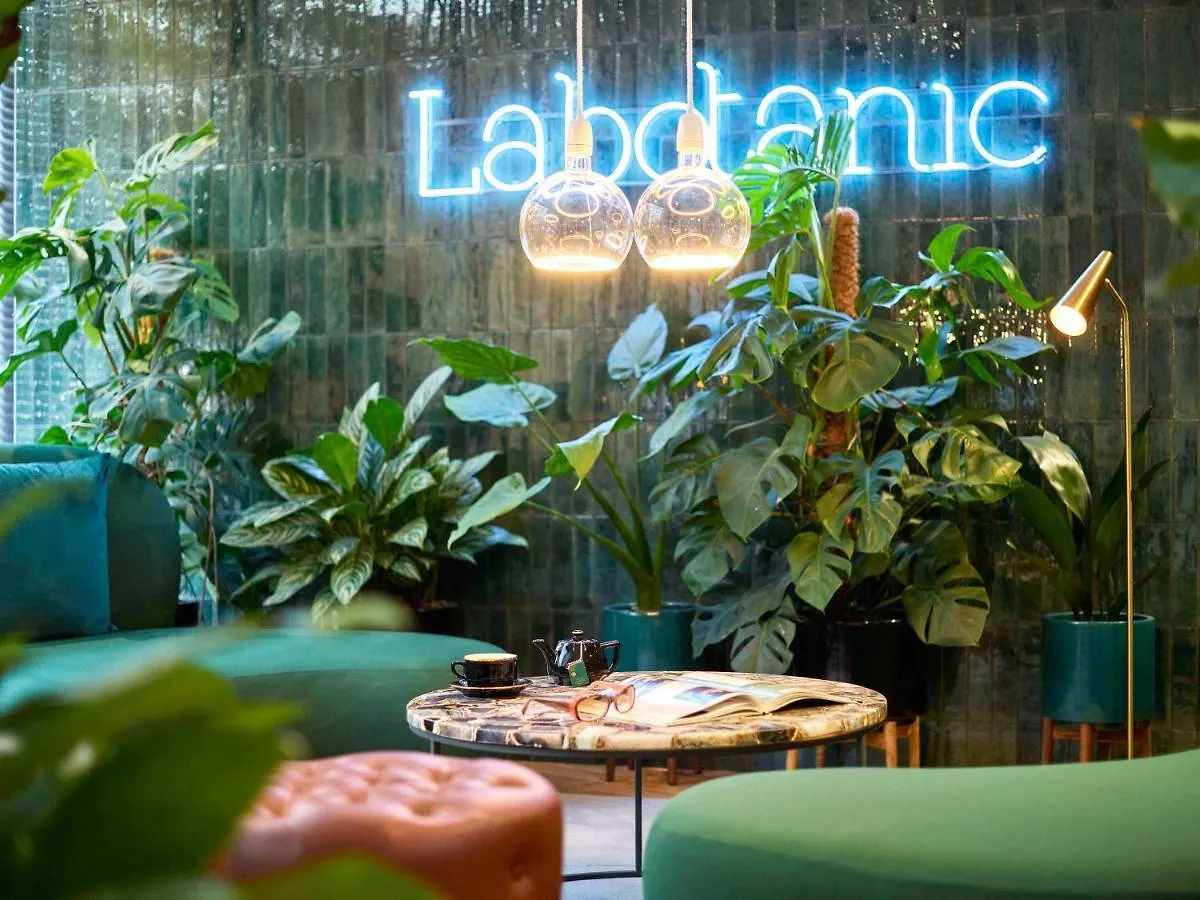 Mercure Montparnasse Pasteur Hotel