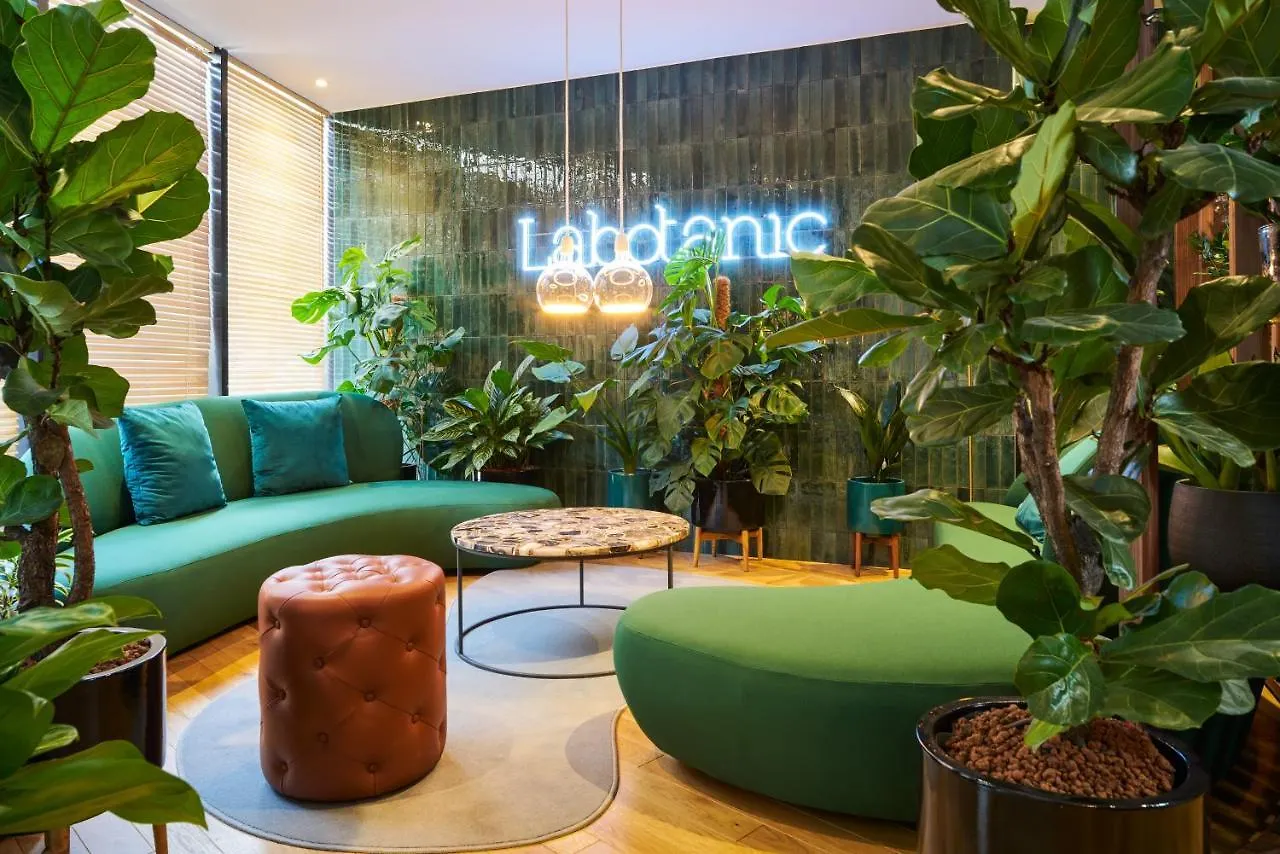 Otel Mercure Montparnasse Pasteur 4*